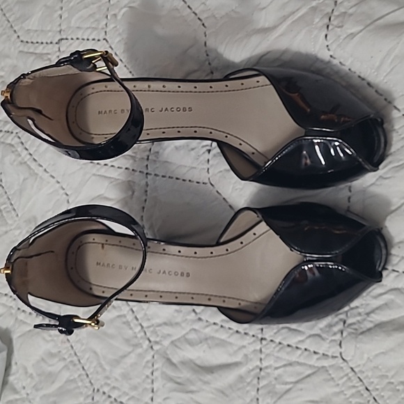 Marc Jacobs Size 8/  3.5” peep toe leather wedges sandle - Picture 2 of 13